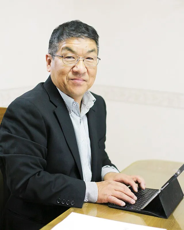 戸嶋　秀樹の近影写真。